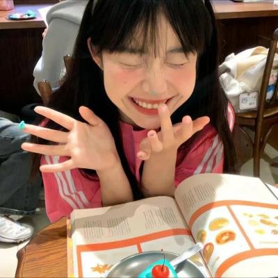 新生代小生被曝私下抽烟，前后半年机场画面流出